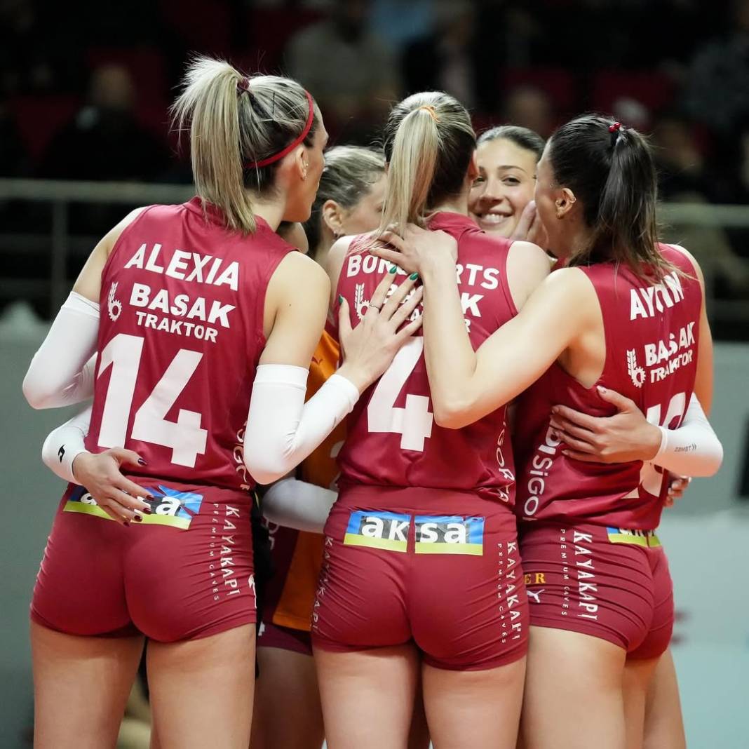 İlkin Aydın'ın babası bakın kim çıktı? Alev kırmızısı da çok yakıştı 3